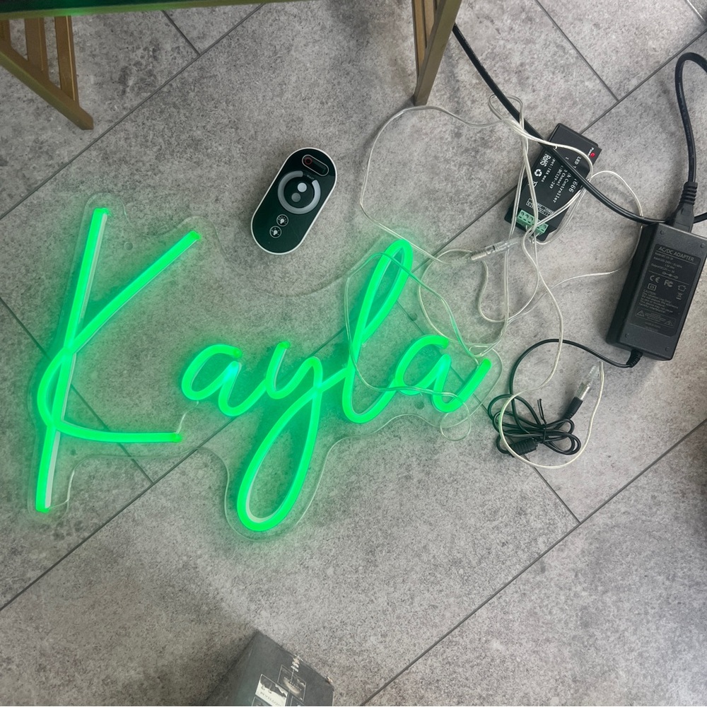 Sculpt Neon Signs Name KAYLA remote green